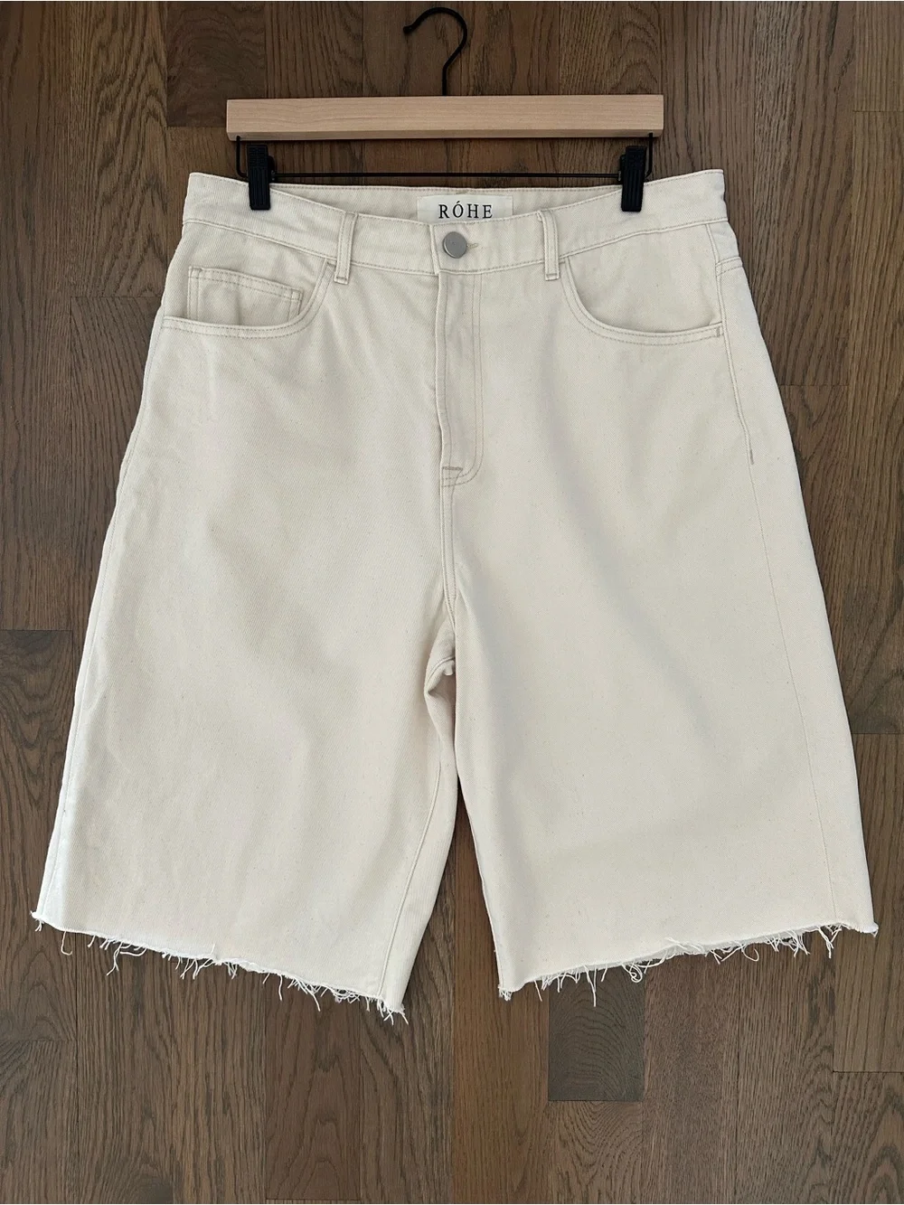 Róhe Shorts Baggy Fit Raw Hem Denim Bermuda Shorts Ecru Cream FR 42 / US 10